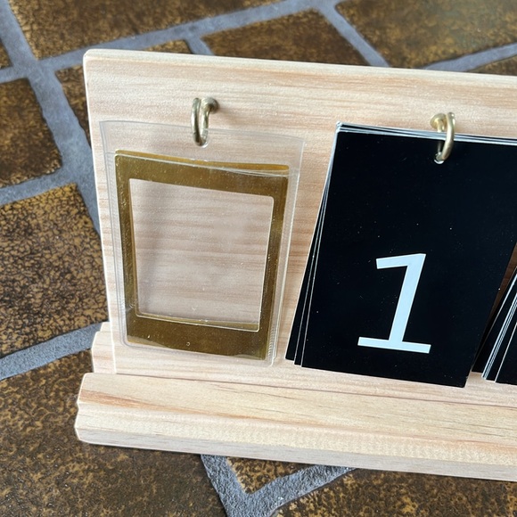 Heidi Swapp Wood Instax Instant Film Frame Desk Calender - Picture 3 of 10